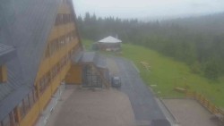 Parkoviště a hlavní vchod