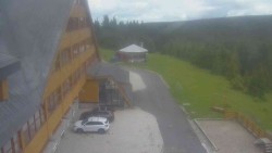 Parkoviště a hlavní vchod