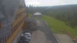 Parkoviště a hlavní vchod
