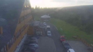 Sporthotel Kurzovní - Parkoviště a hlavní vchod - 16.6.2026 v 05:15 Sporthotel Kurzovní - Parkoviště a hlavní vchod - 16.6.2026 v 05:15