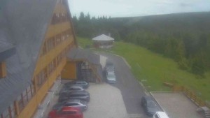 Sporthotel Kurzovní - Parkplatz und Haupteingang - 16.6.2026 v 15:55 Sporthotel Kurzovní - Parkplatz und Haupteingang - 16.6.2026 v 15:55