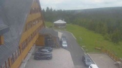 Parkoviště a hlavní vchod