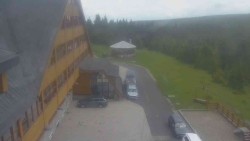 Parkplatz und Haupteingang