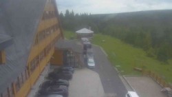 Parkoviště a hlavní vchod
