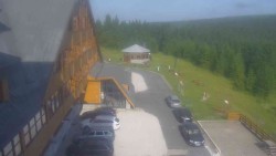 Parkoviště a hlavní vchod