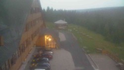 Parkoviště a hlavní vchod