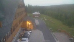 Parkoviště a hlavní vchod