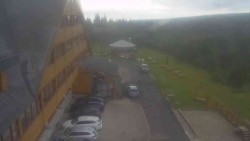 Parkoviště a hlavní vchod