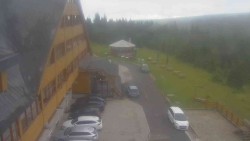 Parkoviště a hlavní vchod