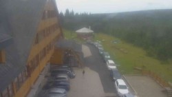 Parkoviště a hlavní vchod