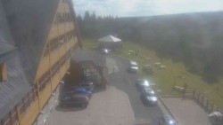 Parkoviště a hlavní vchod