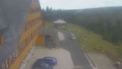 Parkoviště a hlavní vchod