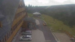 Parkoviště a hlavní vchod