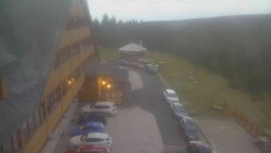 Parkoviště a hlavní vchod