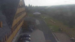 Parkoviště a hlavní vchod