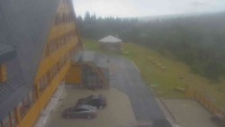 Parkoviště a hlavní vchod