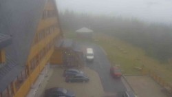 Parkoviště a hlavní vchod