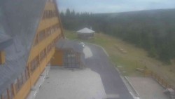 Parkoviště a hlavní vchod