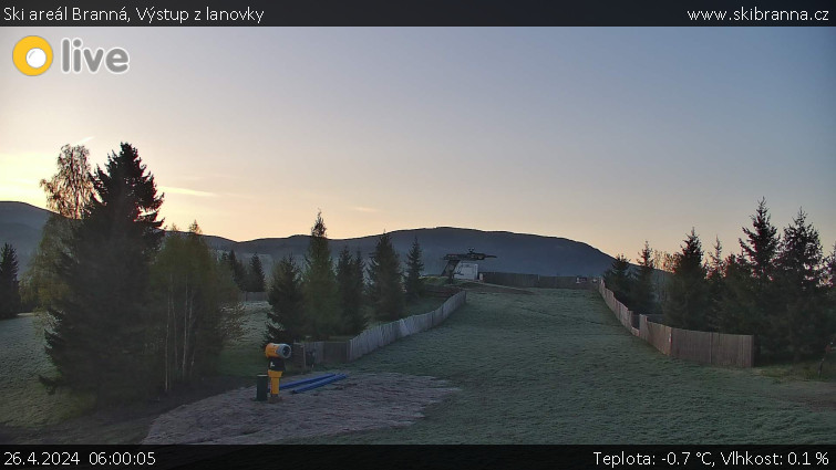 Ski areál Branná - Výstup z lanovky - 26.4.2024 v 06:00