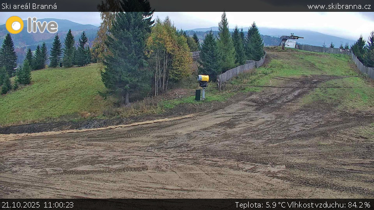 Ski areál Branná - Ski Branná - horní kamera - 21.10.2025 v 11:00 Ski areál Branná - Ski Branná - horní kamera - 21.10.2025 v 11:00