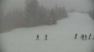 Ski areál Branná - Ski Branná - horní kamera - 15.12.2025 v 12:00 Ski areál Branná - Ski Branná - horní kamera - 15.12.2025 v 12:00