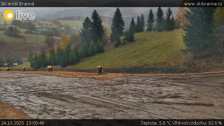 Ski areál Branná - Ski Branná - horní kamera - 24.10.2025 v 13:00 Ski areál Branná - Ski Branná - horní kamera - 24.10.2025 v 13:00