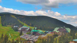 Panorama Jižní svahy, Hotel, Nástup 