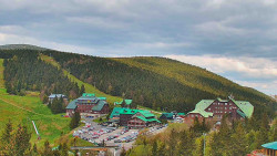 Panorama Jižní svahy, Hotel, Nástup 