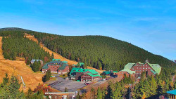 Panorama Jižní svahy, Hotel, Nástup