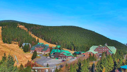 Panorama Jižní svahy, Hotel, Nástup 