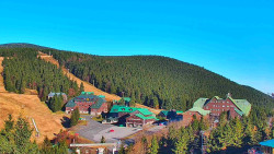 Panorama Jižní svahy, Hotel, Nástup