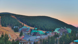 Panorama Jižní svahy, Hotel, Nástup