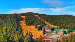 Panorama Jižní svahy, Hotel, Nástup