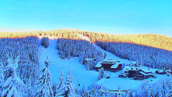 Panorama Jižní svahy, Hotel, Nástup