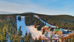 Panorama Jižní svahy, Hotel, Nástup