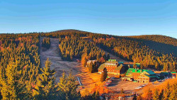 Panorama Jižní svahy, Hotel, Nástup