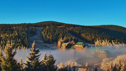 Panorama Jižní svahy, Hotel, Nástup