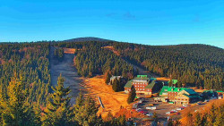Panorama Jižní svahy, Hotel, Nástup 