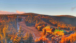 Panorama Jižní svahy, Hotel, Nástup 