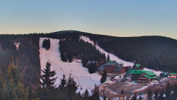 Panorama Jižní svahy, Hotel, Nástup 
