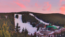 Panorama Jižní svahy, Hotel, Nástup 