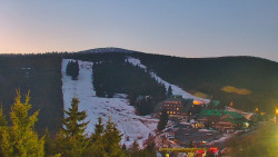 Panorama Jižní svahy, Hotel, Nástup