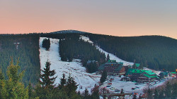 Panorama Jižní svahy, Hotel, Nástup 