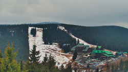 Panorama Jižní svahy, Hotel, Nástup 