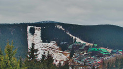Panorama Jižní svahy, Hotel, Nástup 