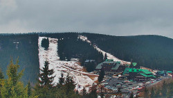 Panorama Jižní svahy, Hotel, Nástup