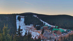 Panorama Jižní svahy, Hotel, Nástup