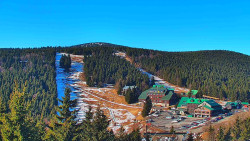 Panorama Jižní svahy, Hotel, Nástup