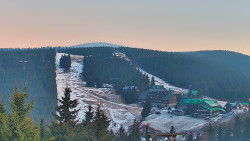Panorama Jižní svahy, Hotel, Nástup