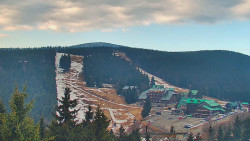 Panorama Jižní svahy, Hotel, Nástup 